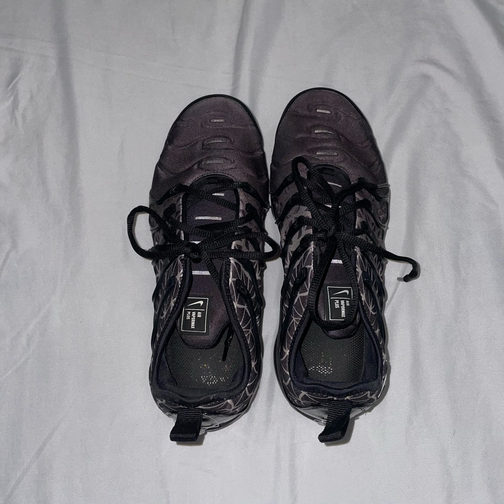 Black and white Nike vapor maxes